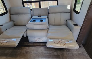 The Lakeside Lodge 35ft Toy Hauler XLR Hyperlite