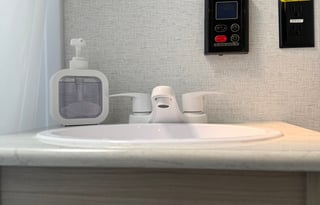 Sleeps 6 | Lightweight | Camping or Temporary Stay