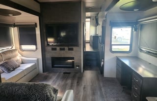 2020 Forest River 5th wheel with washer and dryer