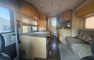 2007 Winnebago Navion 23H