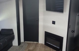 "Not your Cousin Eddies" luxury RV w/ Bunkhouse