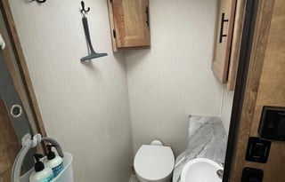 Family Fun-mobile -2021 Coachmen Leprechaun 319MB