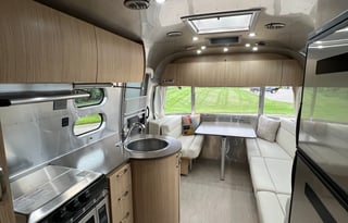 "Sky Glider" Airstream Flying Cloud 25FB