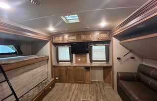 Great Family Friendly Camper With Bunkroom