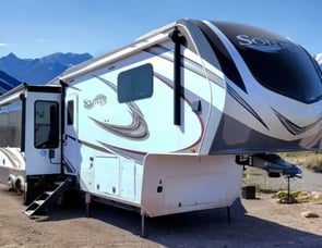 Grand Design Solitude 310GK R