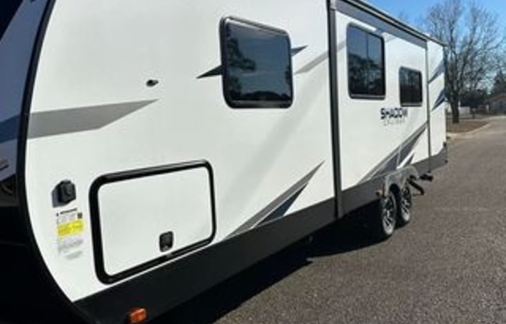 In this photo you the slide out marking and all windows are slightly tinted!.