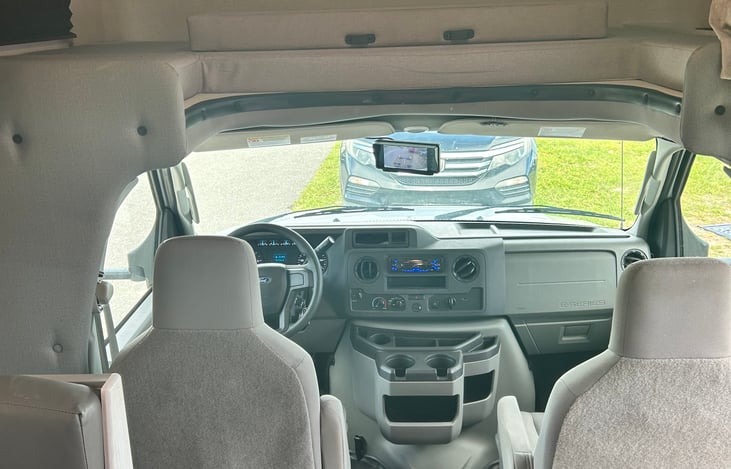 The center-piece section of the overcab Queen sleeping area can be removed to give you more headroom while traveling. Once you’re parked, you can reinstall in seconds to use for sleeping or storage.