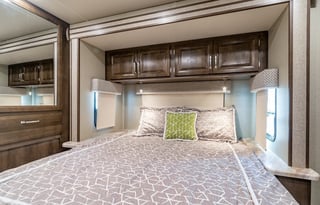 C19 *NEW* Entegra SLEEPS 8-STARLINK WiFi-MasterBed