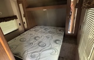 2018 Keystone RV Hideout 242LHS (T-2)