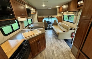 Family Road Trip RV | Sleeps 10 & Pet Friendly