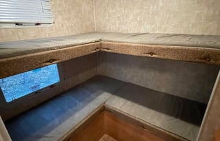 Fully Furnished 32' Cherokee , Pet Friendly