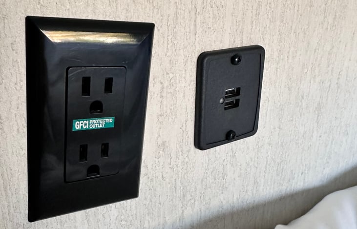 Bunk charging station on top and bottom