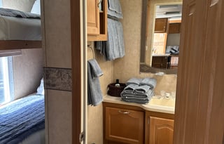 Large Camper - Vacation Ready/Full of Amenities