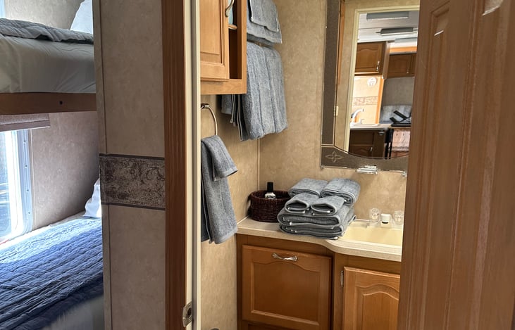 Bathroom and linens supplied