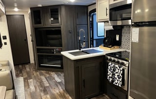 Pet Friendly RV rental near Orlando theme parks!