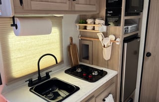 2025 Coleman 17B Cozy Nomad