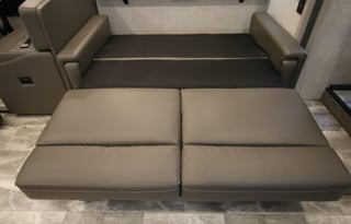 2022 Thor Motor Coach Hurricane 34R-4144