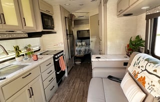 2024 Thor Four Winds 26X | Modern RV | Delivery