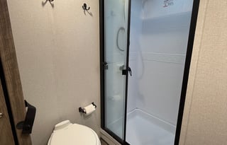 Luxury Eddie Bauer 5th Wheel Delivery no pick up