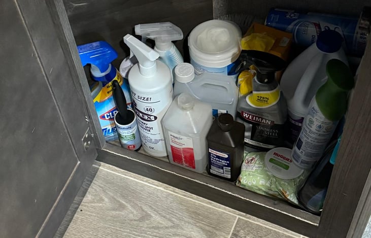 Plenty of cleaning products if need it.