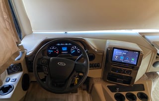 2021 Thor Hurricane 36' 1 1/2 baths