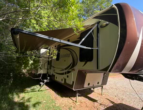 Palomino Columbus F295RL