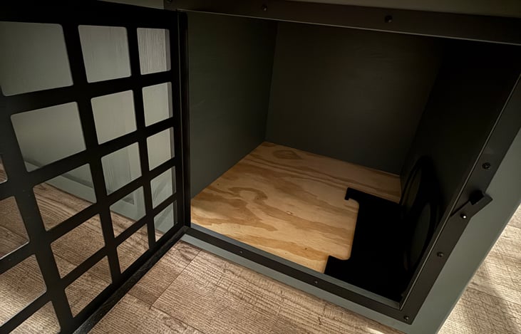 Small/medium dog cage.