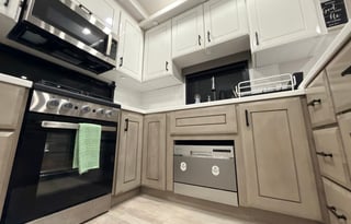 Pet Friendly 2026 Jayco Pinnacle *Delivery Only*