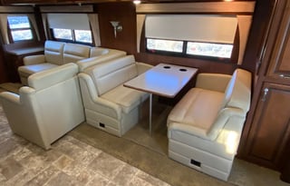 2013 Fleetwood RV Bounder 35K