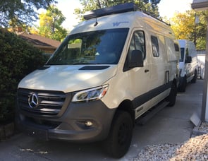 Winnebago Revel 44E