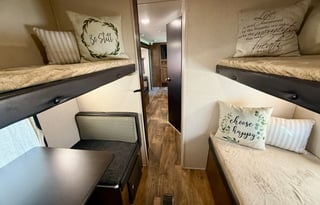 2018 Forest River Salem 30KQBSS **Separate Bunk**