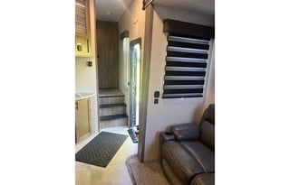 '20 40ft Vengeance Rogue 3 Bed 2 Bath sleep 10 CR1