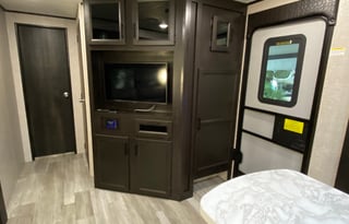 Impressive Family favorite RV! 3 slides 3 TV’s