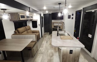 Holidays are here Book early 3 ACs, 2 Bathrooms!!!