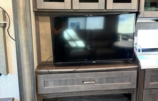 Brand New Glamping 5th Wheel- No Towing Necessary