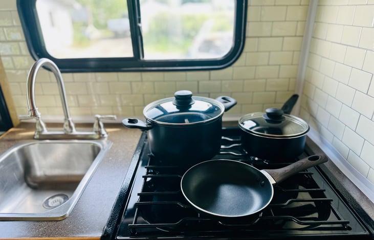3 burner propane stove/oven w/ pots