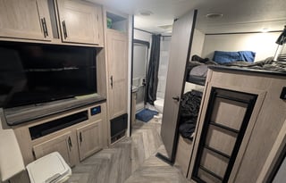 Your stress free RV getaway is here! Prowler 290BH