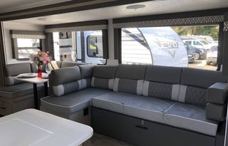 Ellie- 2023 Forest River RV EVO Lite 2750QBX
