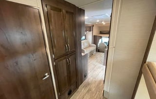 The Bunkhouse Motorhome | Sleeps 8