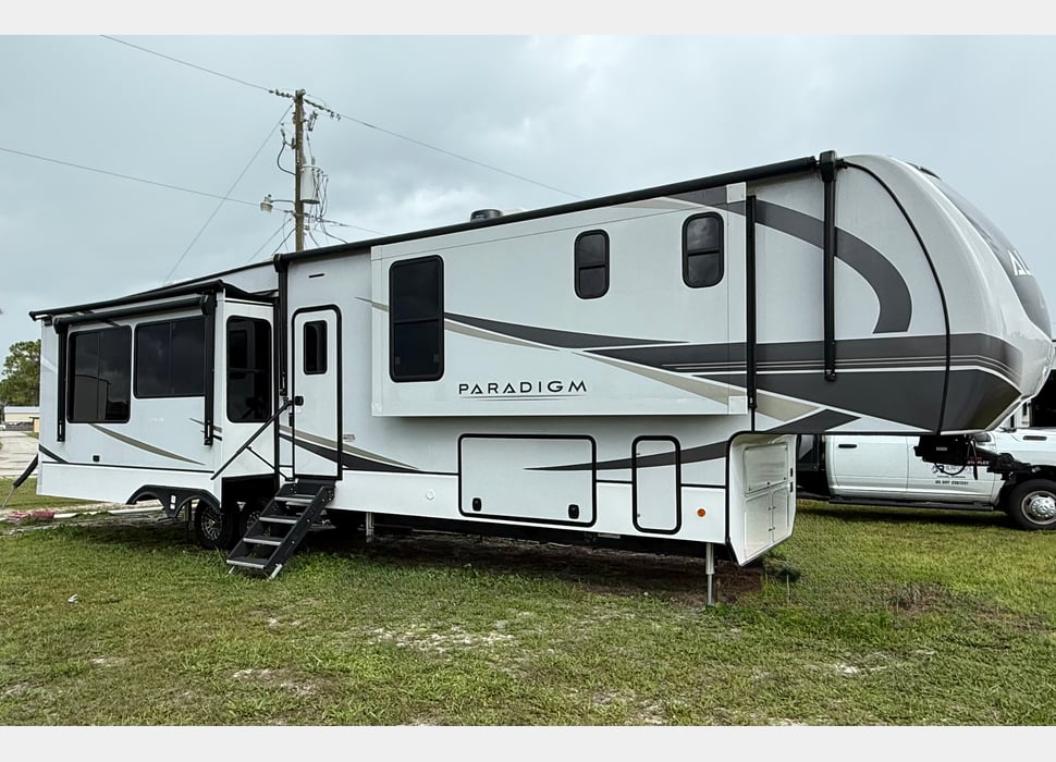 Fifth Wheel rentals in Lutz