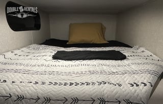 CHEROKEE Private Master, Bunks & Fireplace