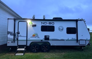 The Labrador Lodge – Pet-Friendly, Off-Grid Camper
