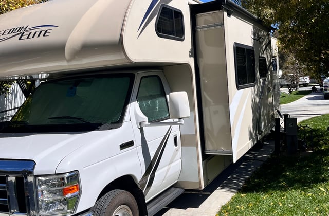 Class C motorhome: 2018 Thor Freedom Elite Bunkhouse 30FE