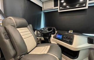 Luxury coach  34rx (CL14)