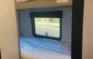 2023 Coleman 17 B Lantern LT