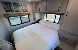 2025 30ft Coachmen 27QB - Sleeps 6