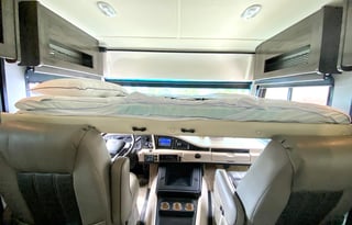 ! Creamy Flair 2021 - Modern & Reliable, Sleeps 10