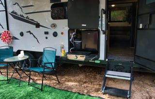 Sleeps Up to 10! Like New Inside & Out! (GWTX1816)