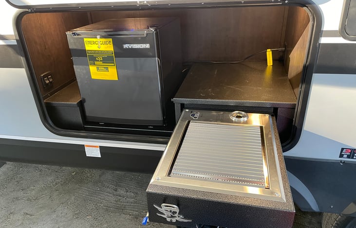 Brand new electric fridge with new outside grill