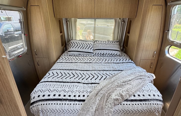 Main bed, queen sized